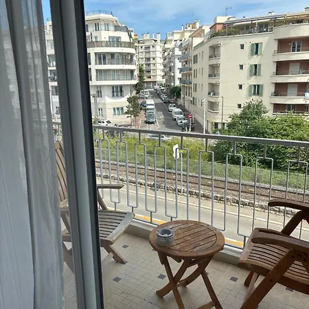 Boudoir Walking Distance & Apartman Antibes